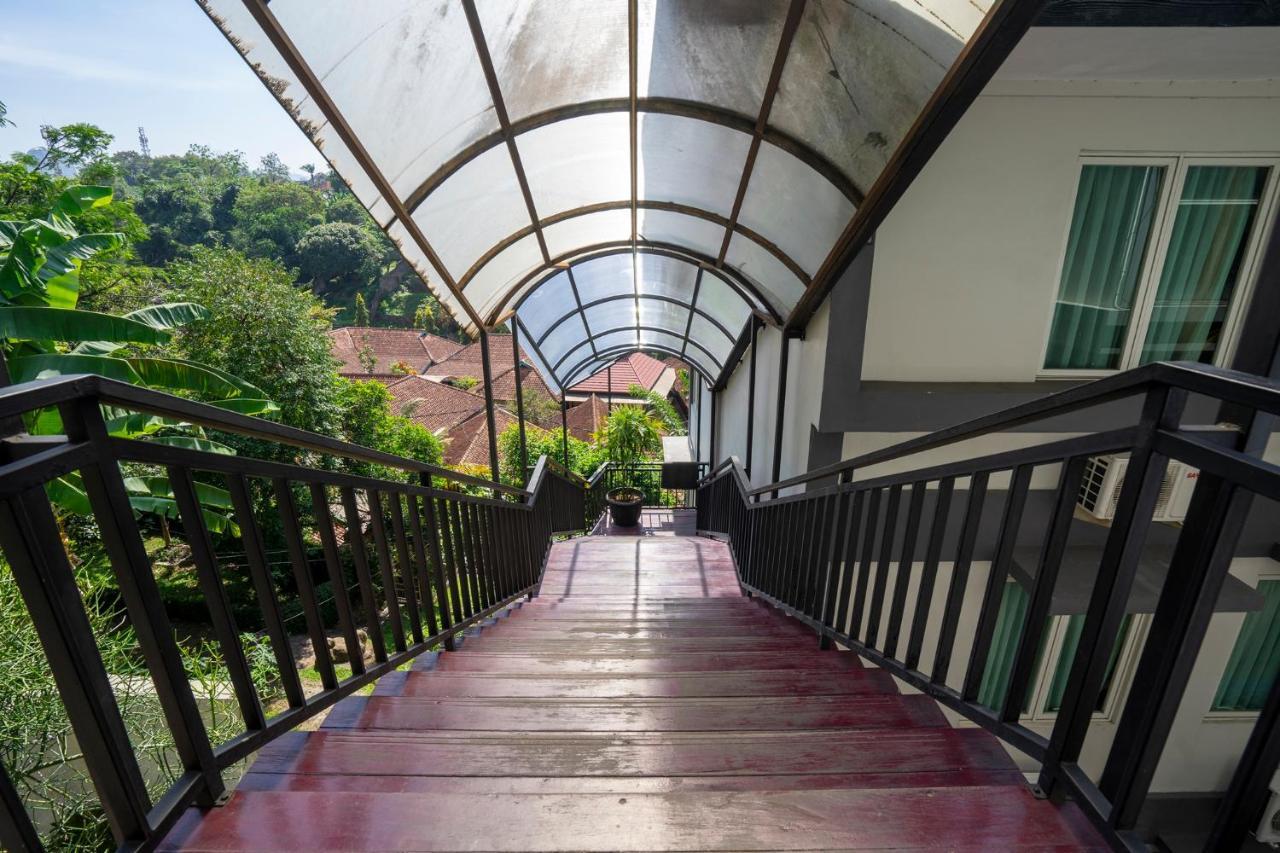 Dago'S Hill Hotel Bandung Buitenkant foto